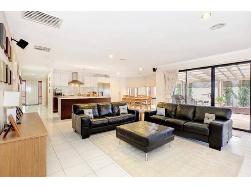 16 York Close, Taylors Hill VIC 3037