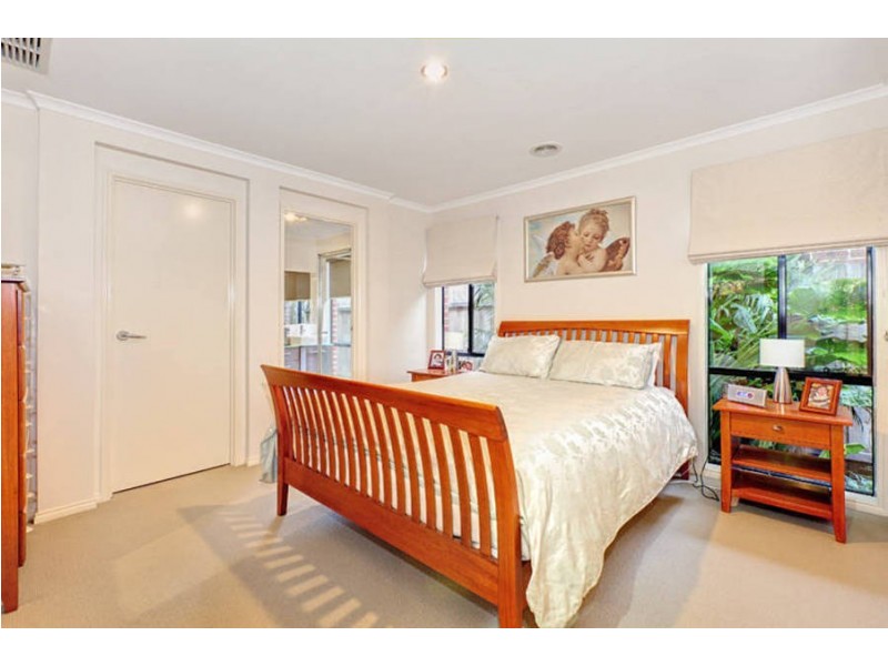 16 York Close, Taylors Hill VIC 3037