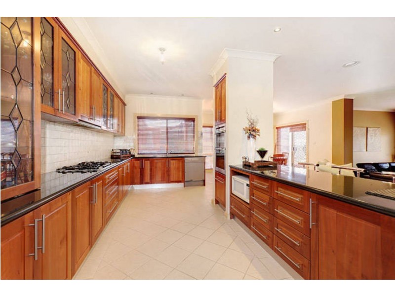 9 Bank Place, Taylors Hill VIC 3037