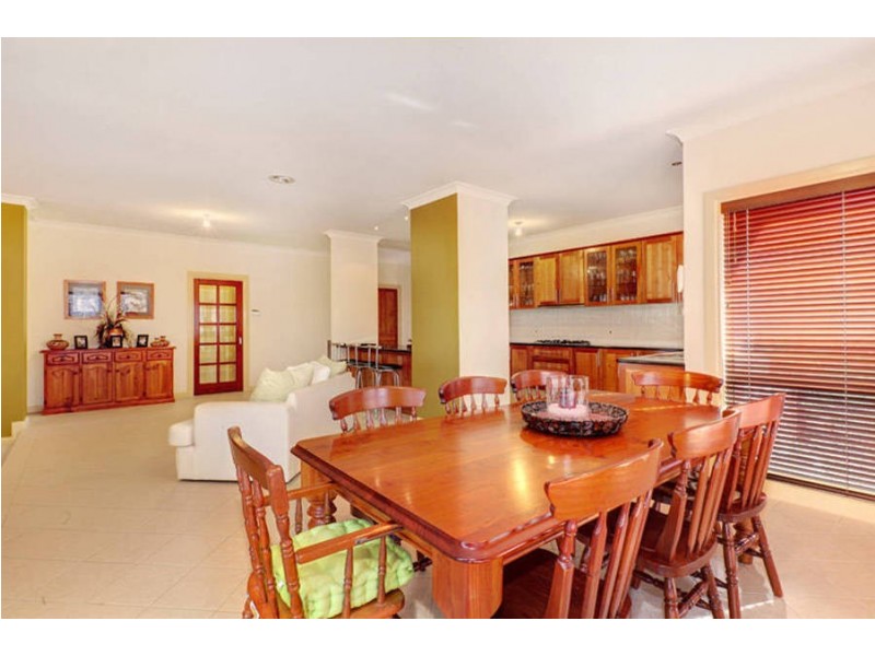 9 Bank Place, Taylors Hill VIC 3037
