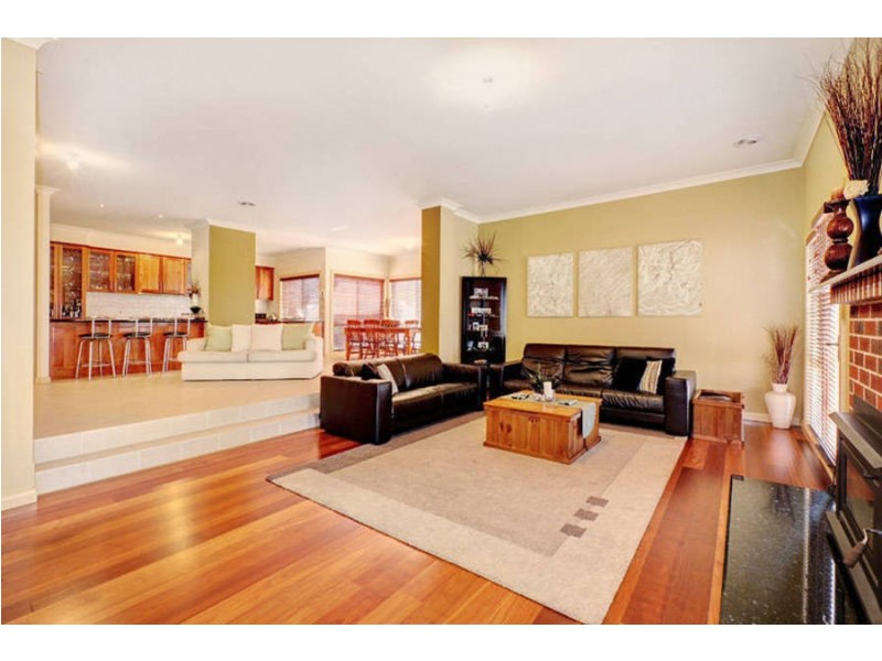 9 Bank Place, Taylors Hill VIC 3037