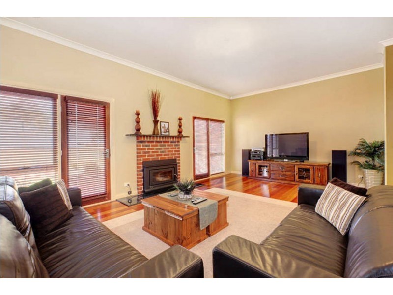 9 Bank Place, Taylors Hill VIC 3037