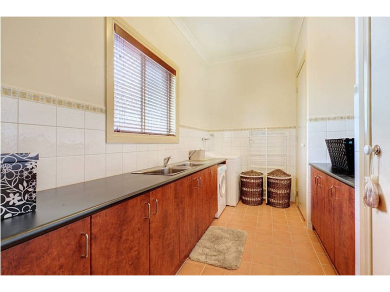 9 Bank Place, Taylors Hill VIC 3037