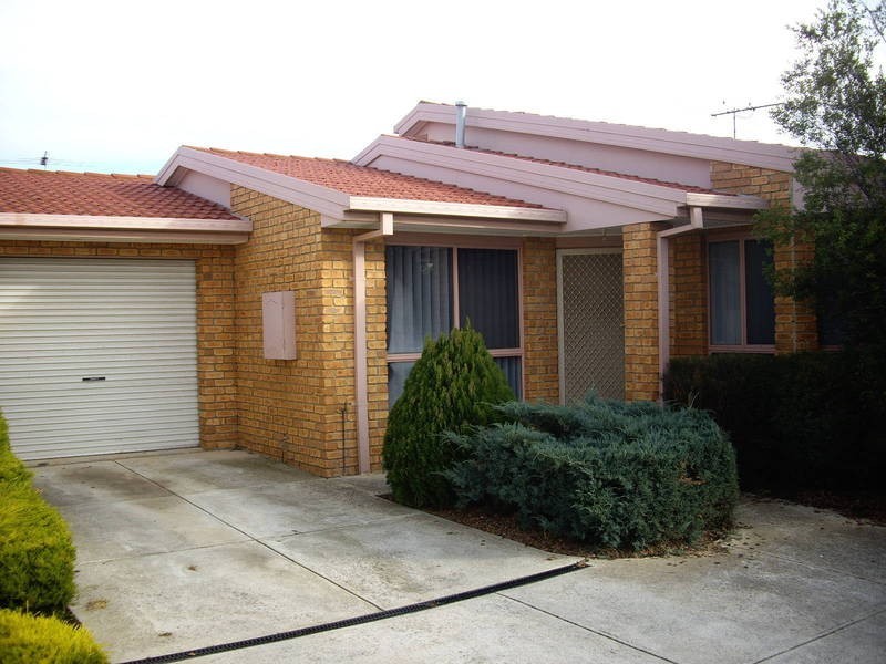 2/18 Contursi Drive, Sydenham VIC 3037