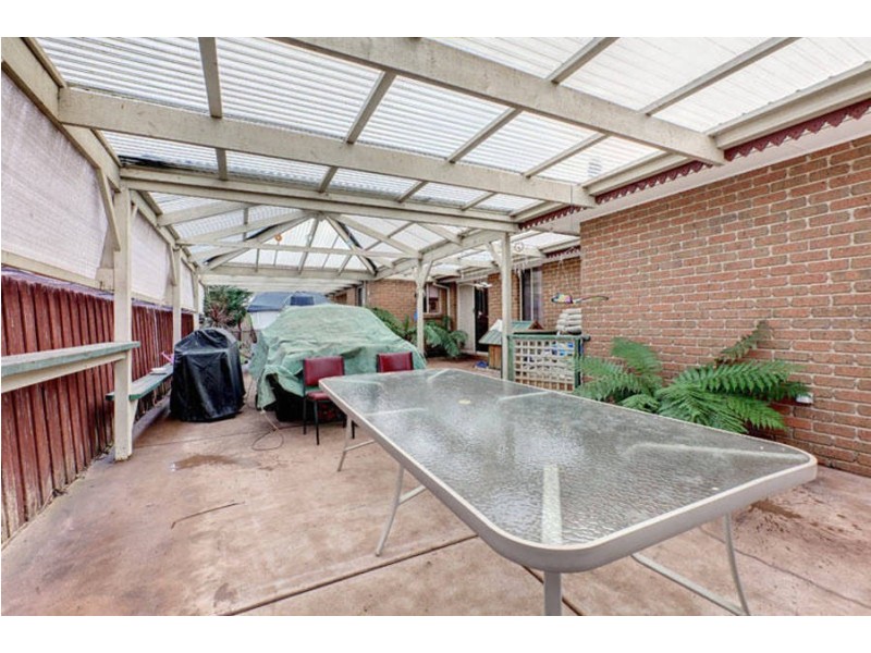 18 Honeyeater Crescent, Taylors Lakes VIC 3038