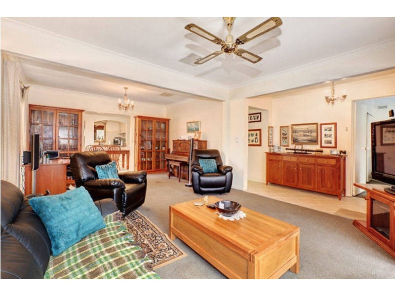 9 Wyperfeld Avenue, Taylors Lakes VIC 3038