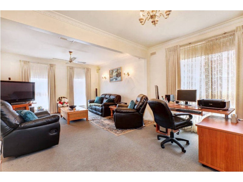 9 Wyperfeld Avenue, Taylors Lakes VIC 3038