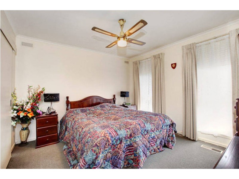 9 Wyperfeld Avenue, Taylors Lakes VIC 3038