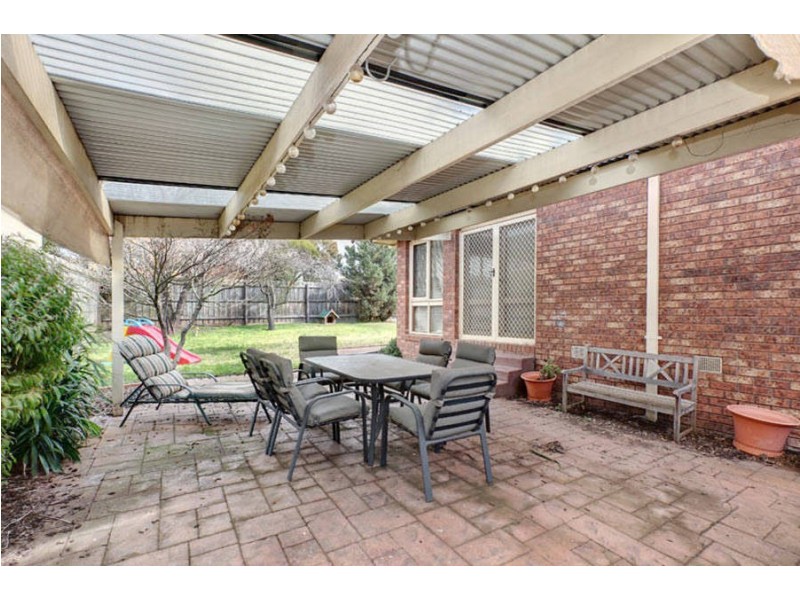 9 Wyperfeld Avenue, Taylors Lakes VIC 3038