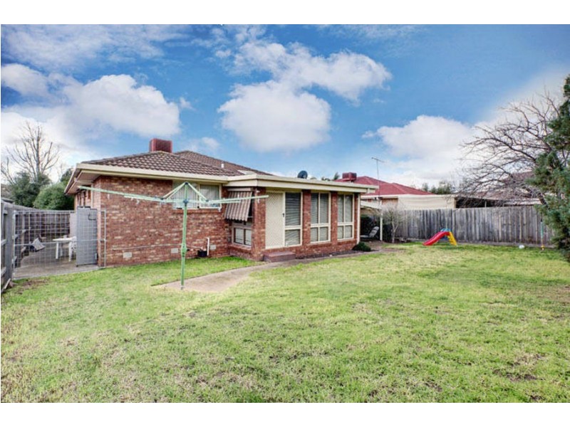 9 Wyperfeld Avenue, Taylors Lakes VIC 3038