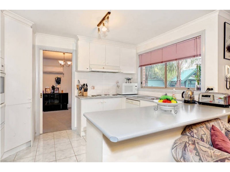 13 Queens Parade, Hillside VIC 3037