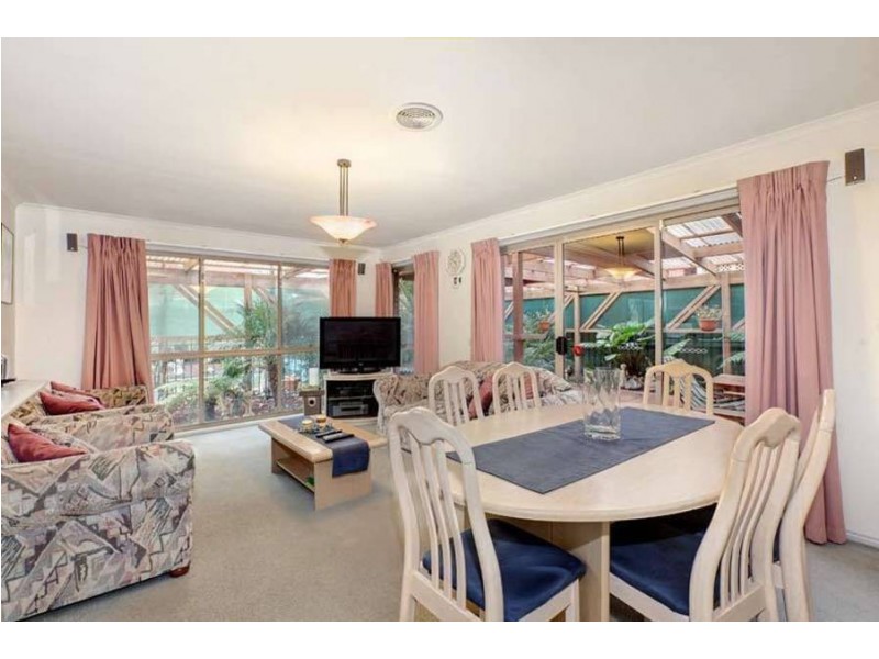 13 Queens Parade, Hillside VIC 3037