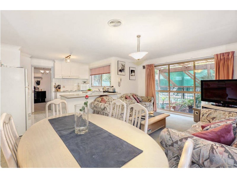 13 Queens Parade, Hillside VIC 3037