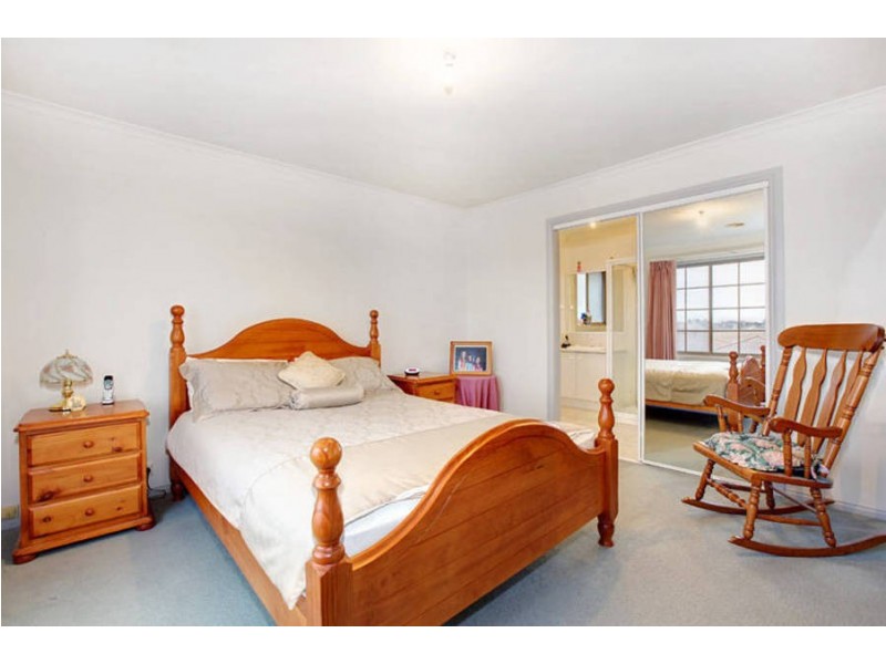 13 Queens Parade, Hillside VIC 3037