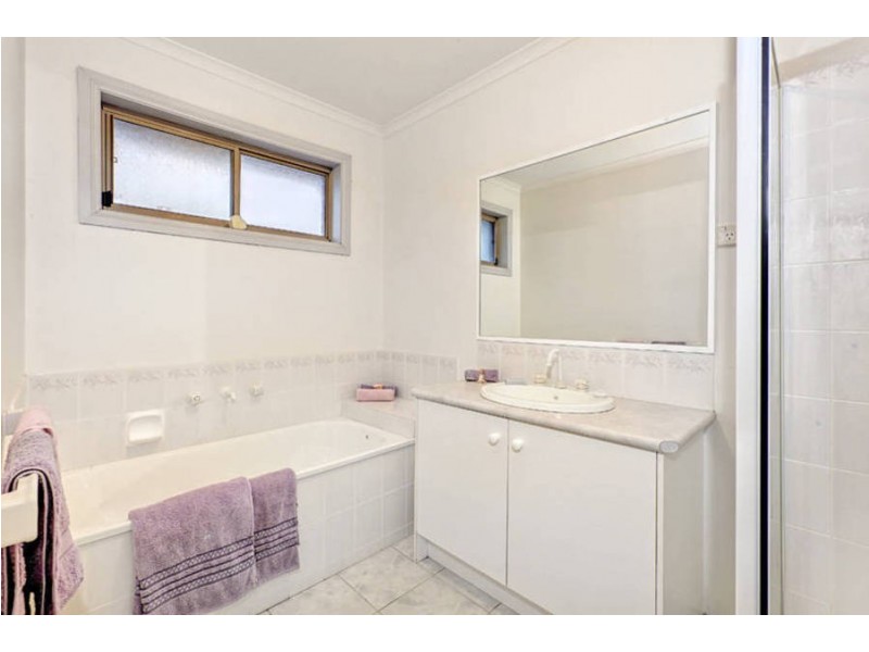 13 Queens Parade, Hillside VIC 3037