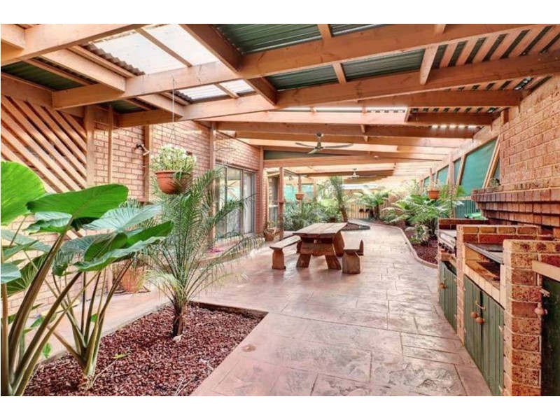 13 Queens Parade, Hillside VIC 3037