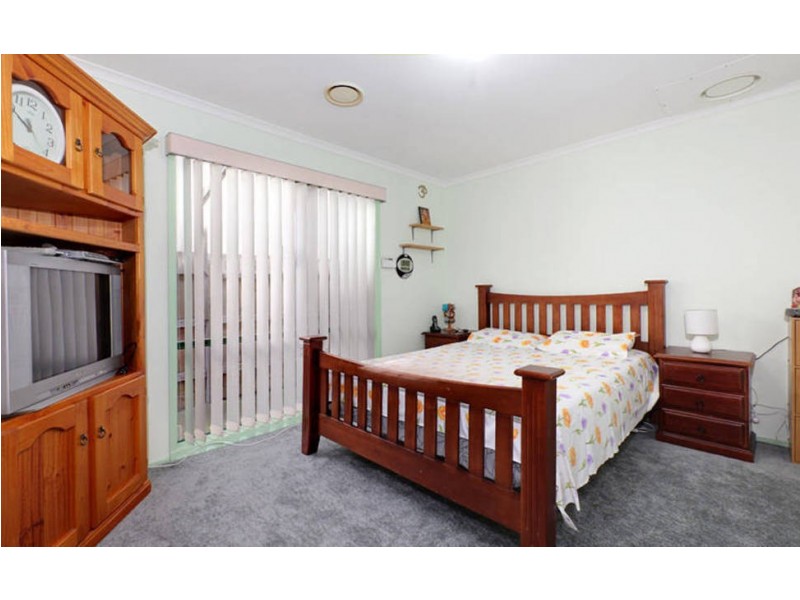 24 John Paul Drive, Hillside VIC 3037