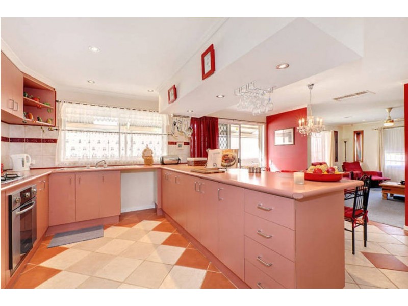 8 Hayfield Court, Sydenham VIC 3037