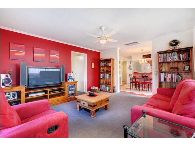 8 Hayfield Court, Sydenham VIC 3037