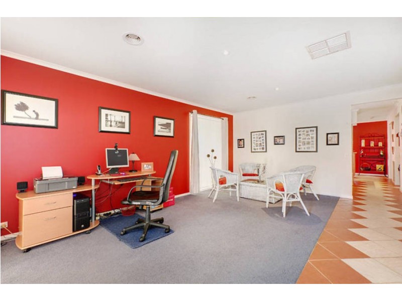 8 Hayfield Court, Sydenham VIC 3037