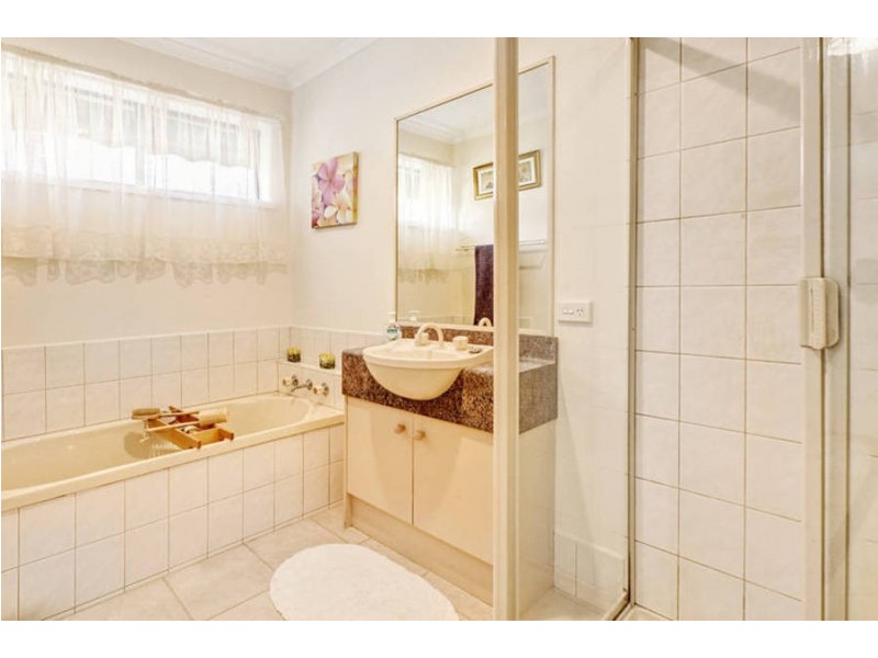 8 Hayfield Court, Sydenham VIC 3037