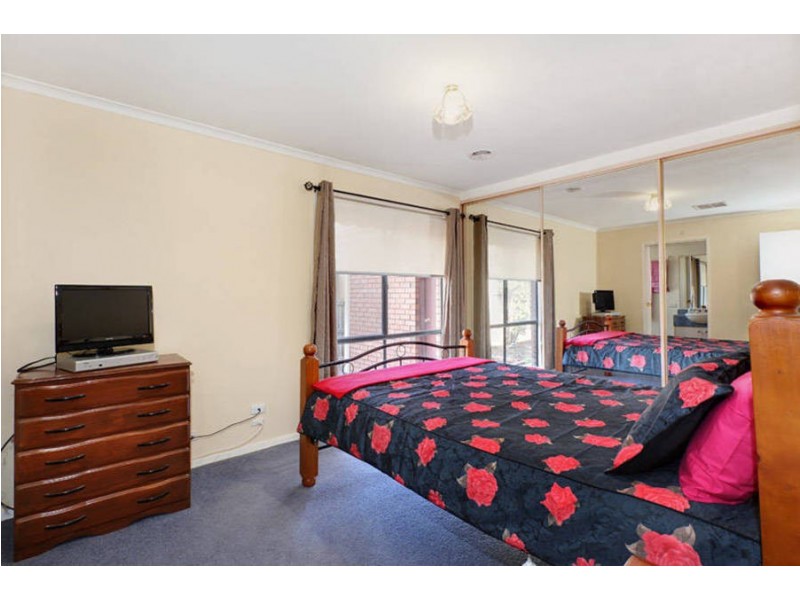 8 Hayfield Court, Sydenham VIC 3037