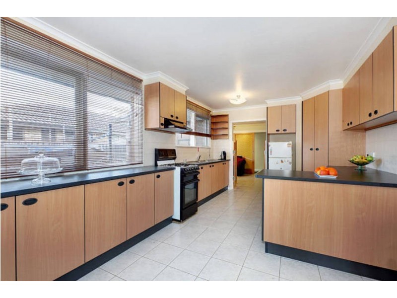 10 Ironbark Street, St Albans VIC 3021