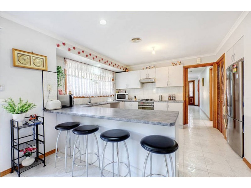 2a  Currie Drive, Delahey VIC 3037