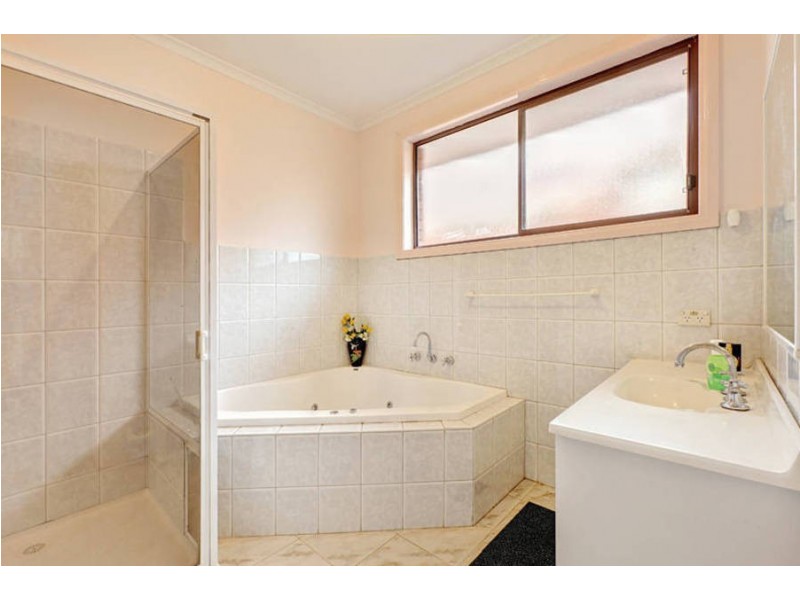 55 Parmelia Drive, Taylors Lakes VIC 3038