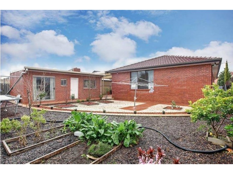 55 Parmelia Drive, Taylors Lakes VIC 3038