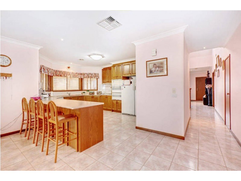 201 Lady Nelson Way, Taylors Lakes VIC 3038