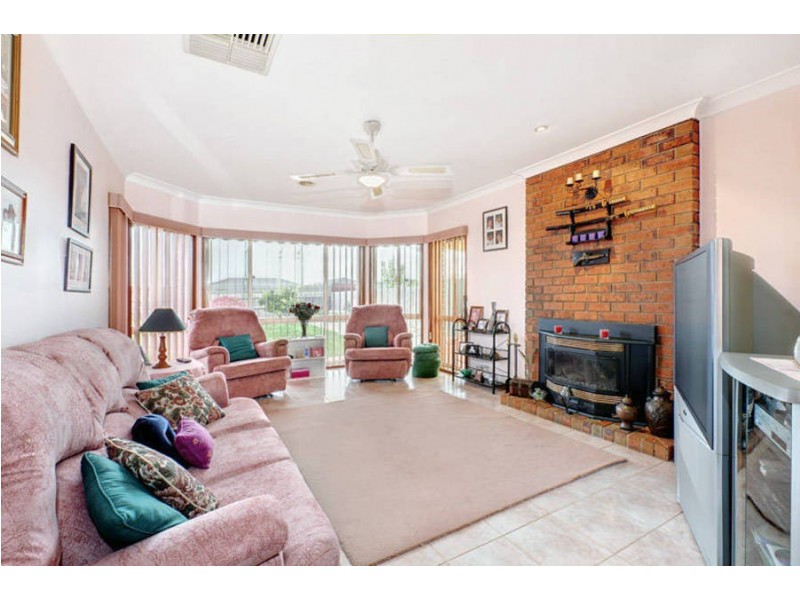 201 Lady Nelson Way, Taylors Lakes VIC 3038