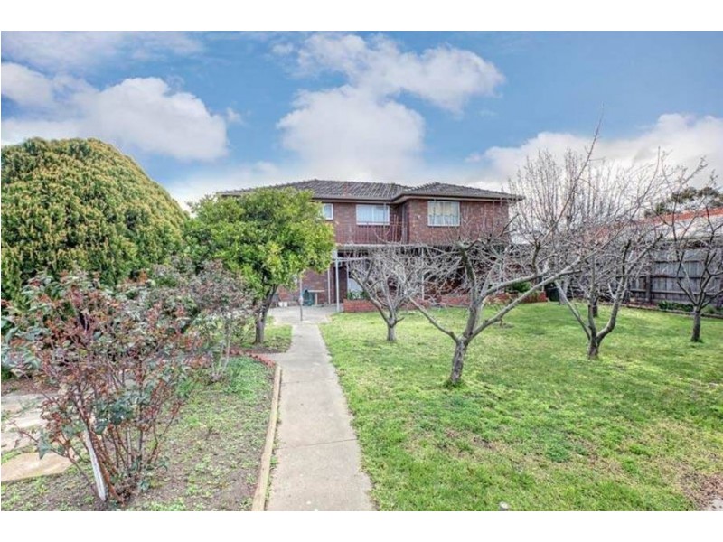 2 Pindari Avenue, Taylors Lakes VIC 3038