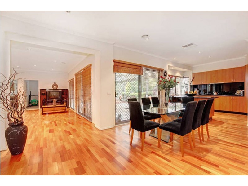 77 Wellesley Drive, Taylors Lakes VIC 3038