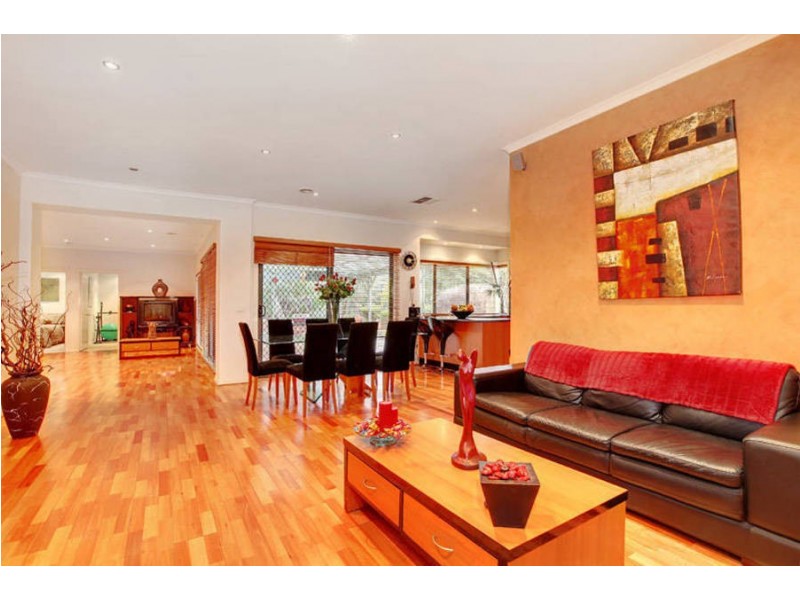 77 Wellesley Drive, Taylors Lakes VIC 3038