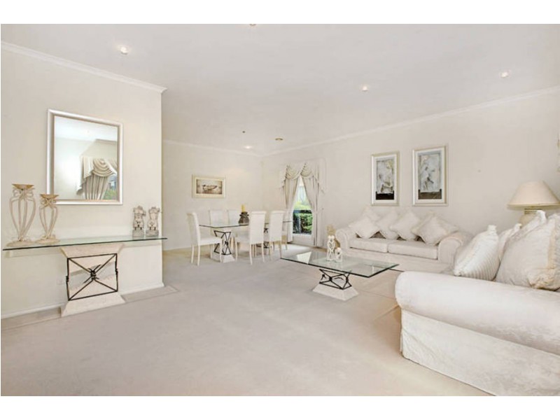 77 Wellesley Drive, Taylors Lakes VIC 3038