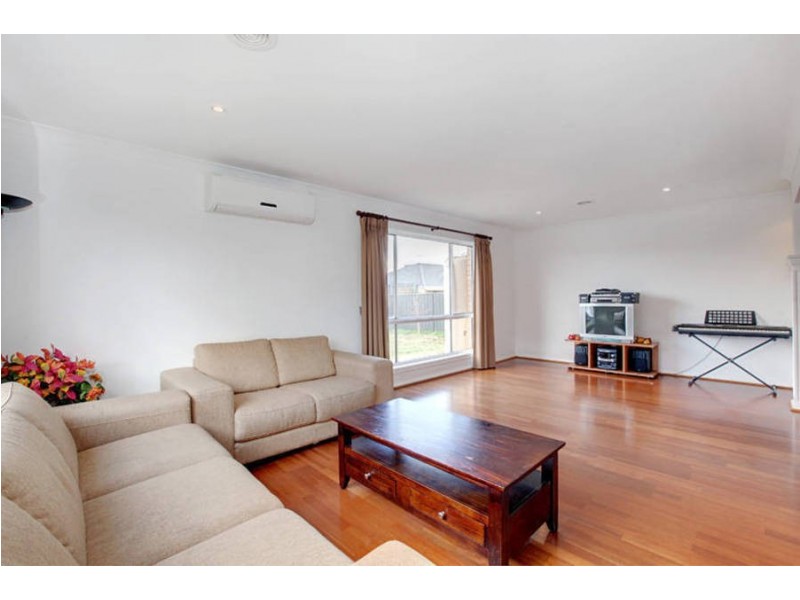 67 Hillcrest Drive, Hillside VIC 3037