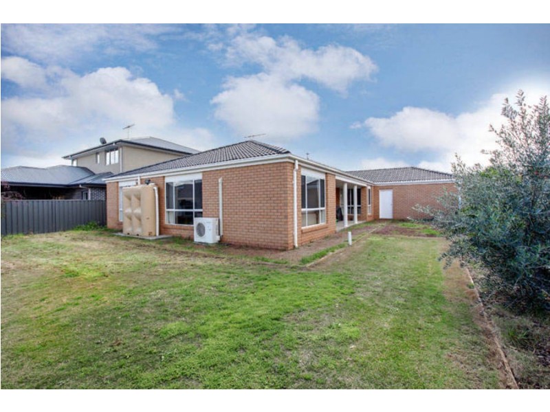 67 Hillcrest Drive, Hillside VIC 3037