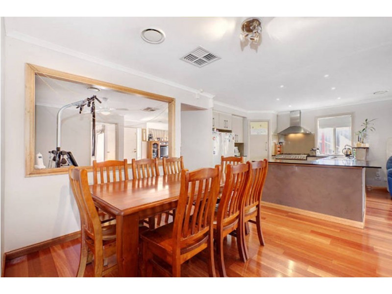 12 Jenny Court, Hillside VIC 3037