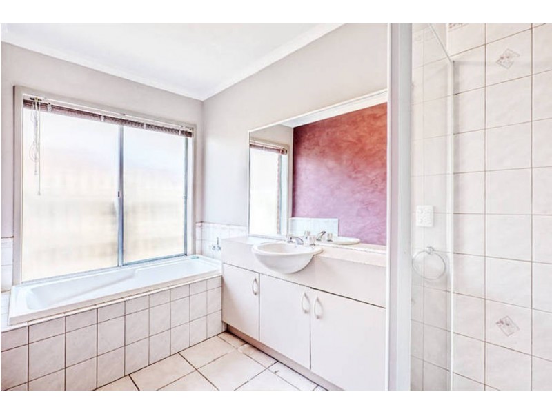 12 Jenny Court, Hillside VIC 3037