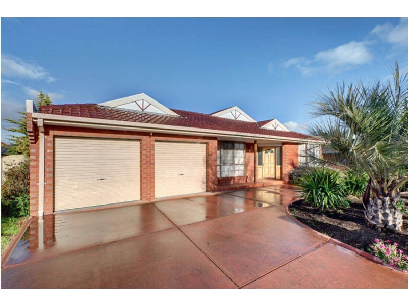 36 Prince Albert Crescent, Taylors Lakes VIC 3038