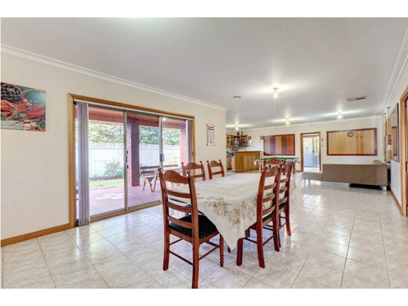 36 Prince Albert Crescent, Taylors Lakes VIC 3038