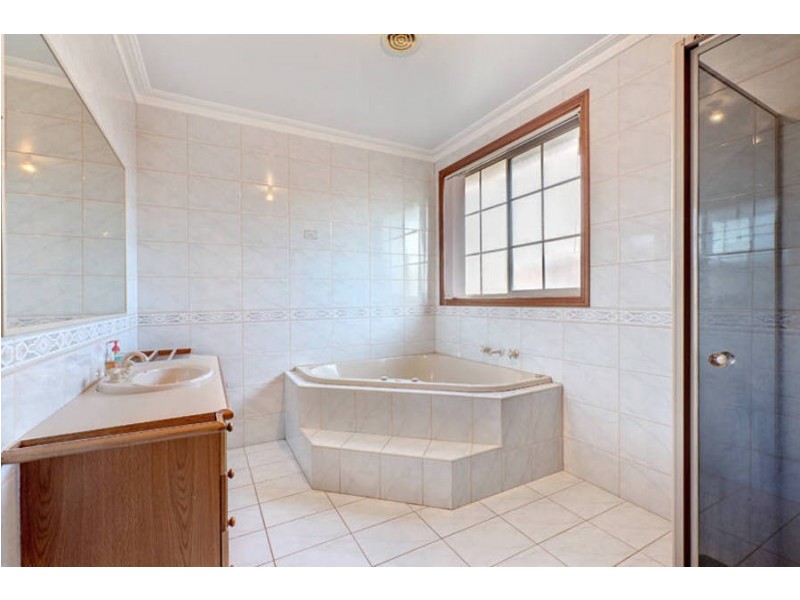 36 Prince Albert Crescent, Taylors Lakes VIC 3038