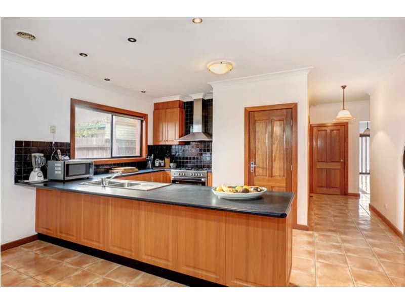 1 Rose Court, Sydenham VIC 3037