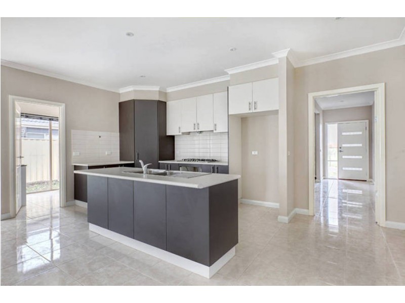 15 Omarama Way, Taylors Hill VIC 3037