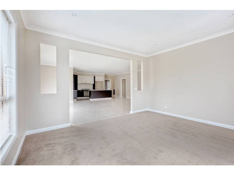 15 Omarama Way, Taylors Hill VIC 3037