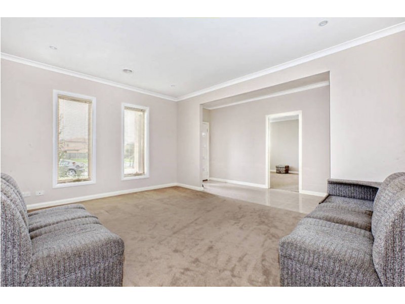 15 Omarama Way, Taylors Hill VIC 3037