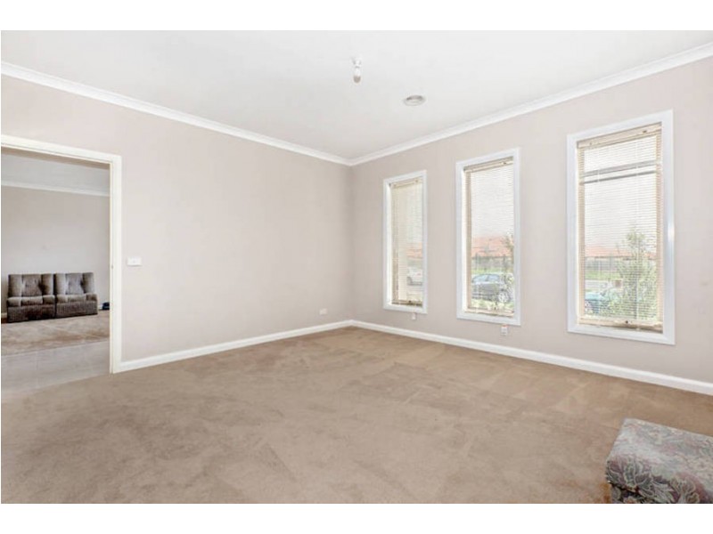 15 Omarama Way, Taylors Hill VIC 3037