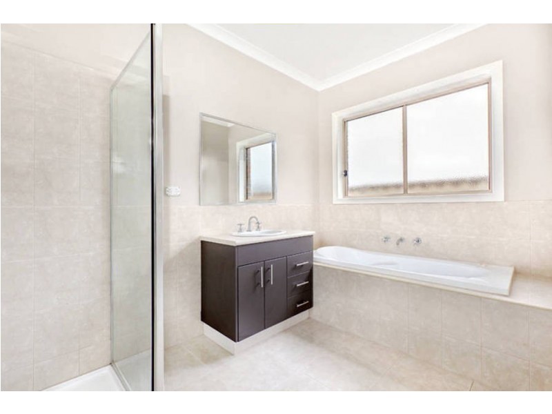 15 Omarama Way, Taylors Hill VIC 3037