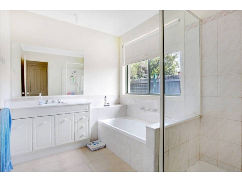 33 Allenby Road, Hillside VIC 3037